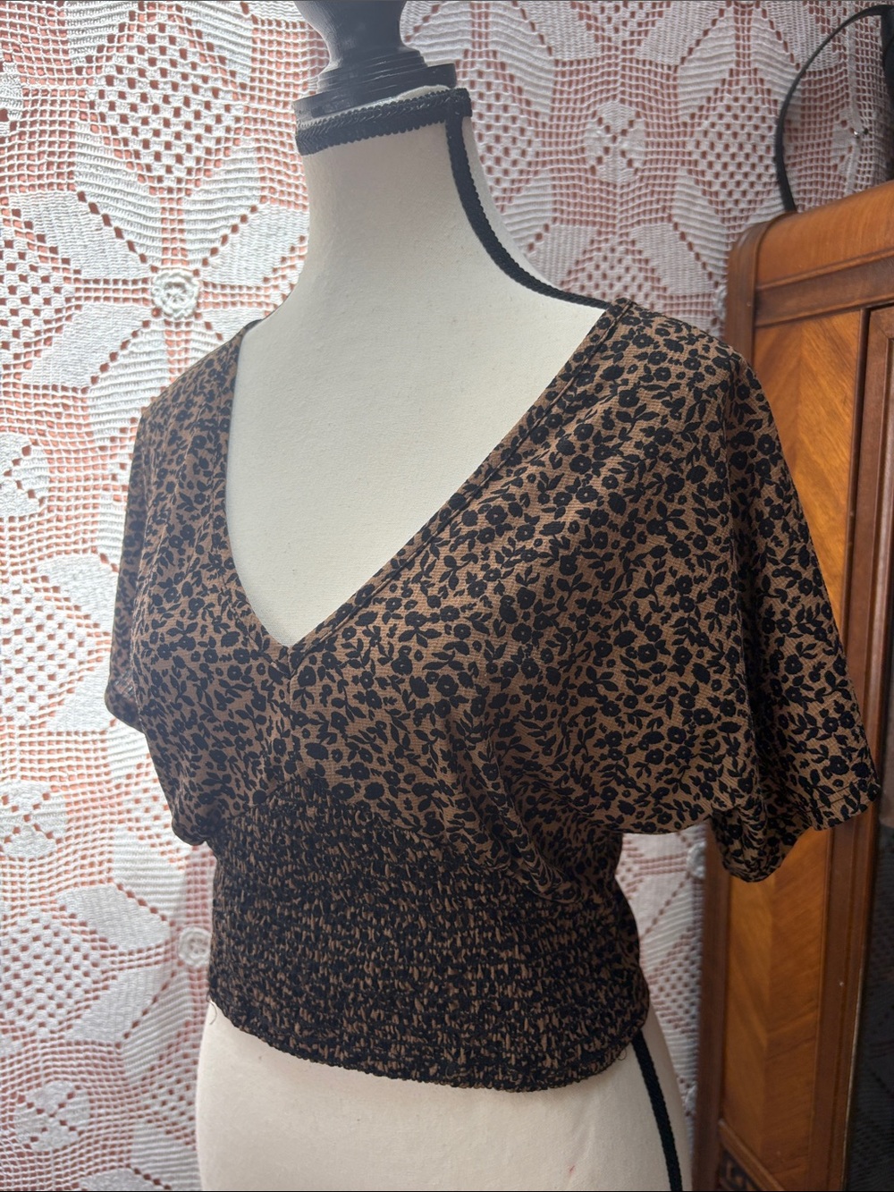 Eclipse Floral Smocked Crop Top - Picture 9 of 10